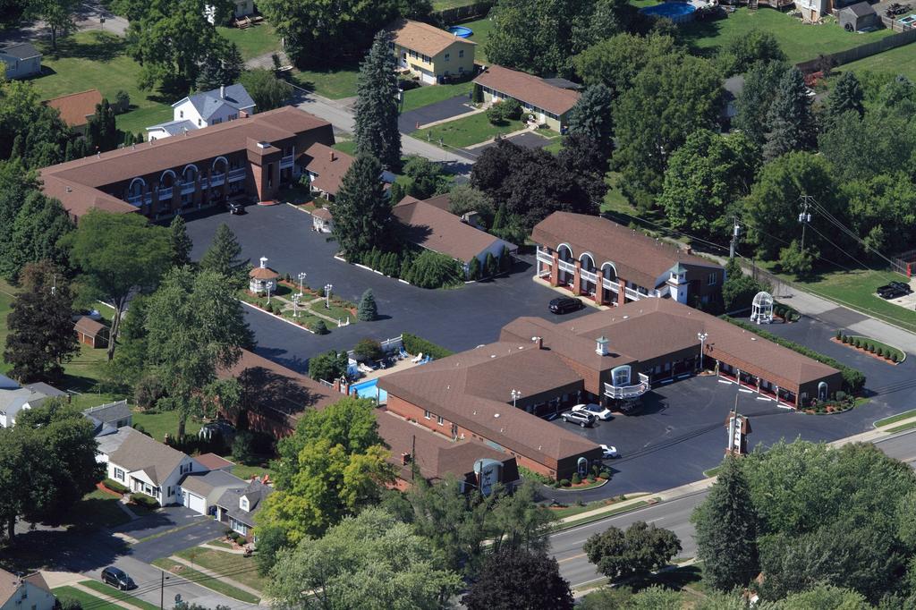 Lockport Inn & Suites aerial view
