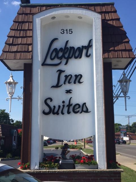 Lockport Inn & Suites sign